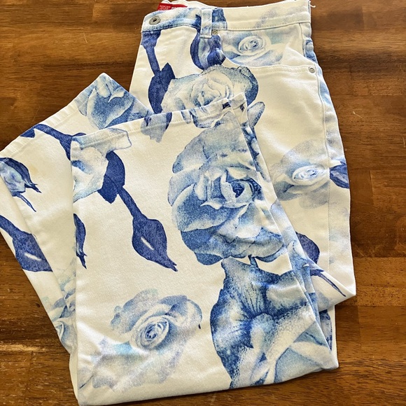 Gloria Vanderbilt Denim - Gloria Vanderbilt Blue Floral Women’s Capri Jeans